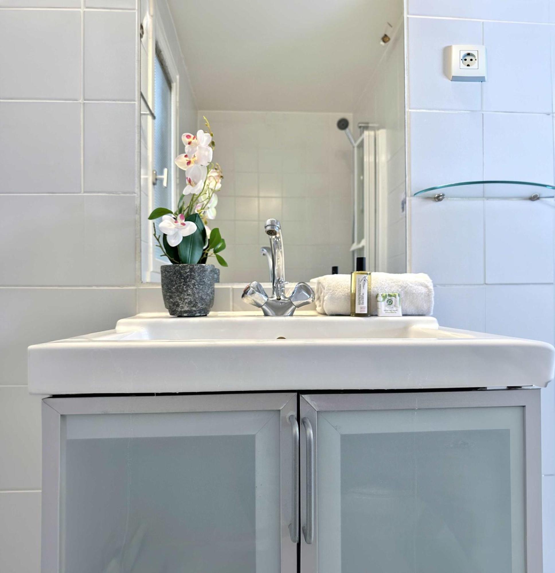 Beautiful Calm Studio In Le Marais Париж Экстерьер фото
